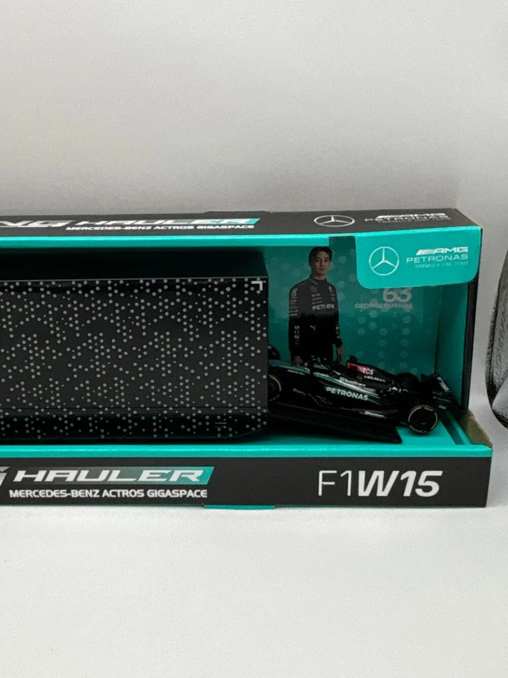 Maisto Bburago Formula 1 Mercedes F1 Racing Transporter Semi Truck w/ W15 Car